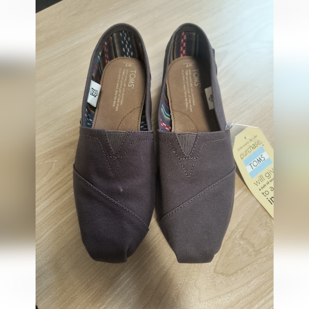 TOMS Ladies Slip-On Loafers - Size 7W